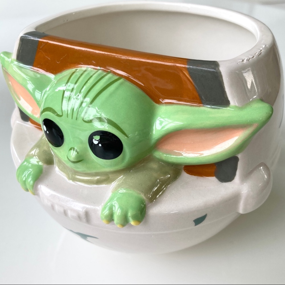 Mandalorian baby yoda the child 3–D sculpted ceramic 20 ounce mug NWT SWM523D